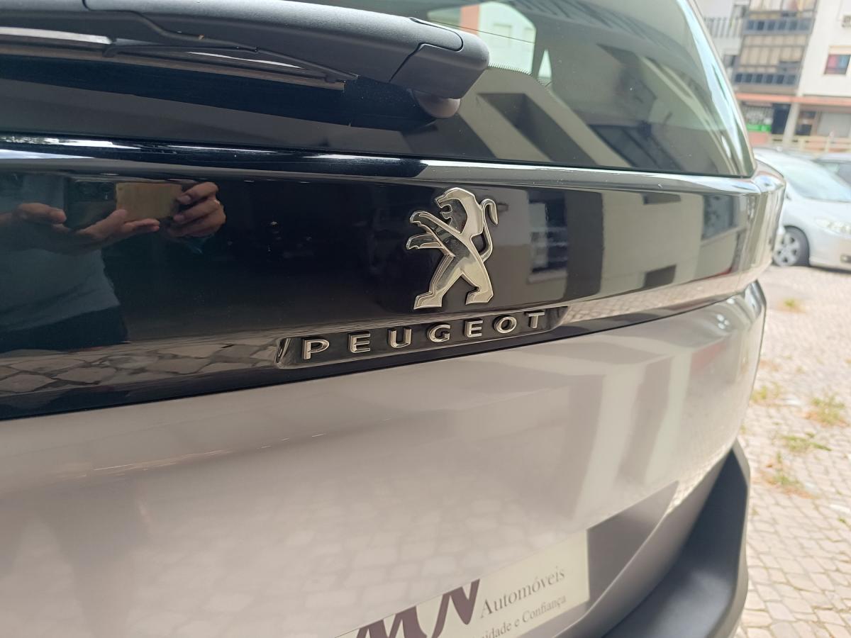 peugeot-5008-2022-gasolina-1199cc