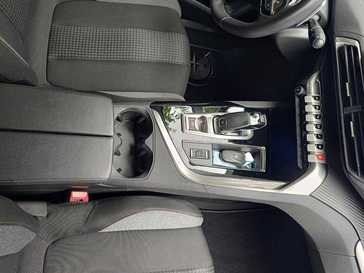 peugeot-5008-2022-gasolina-1199cc