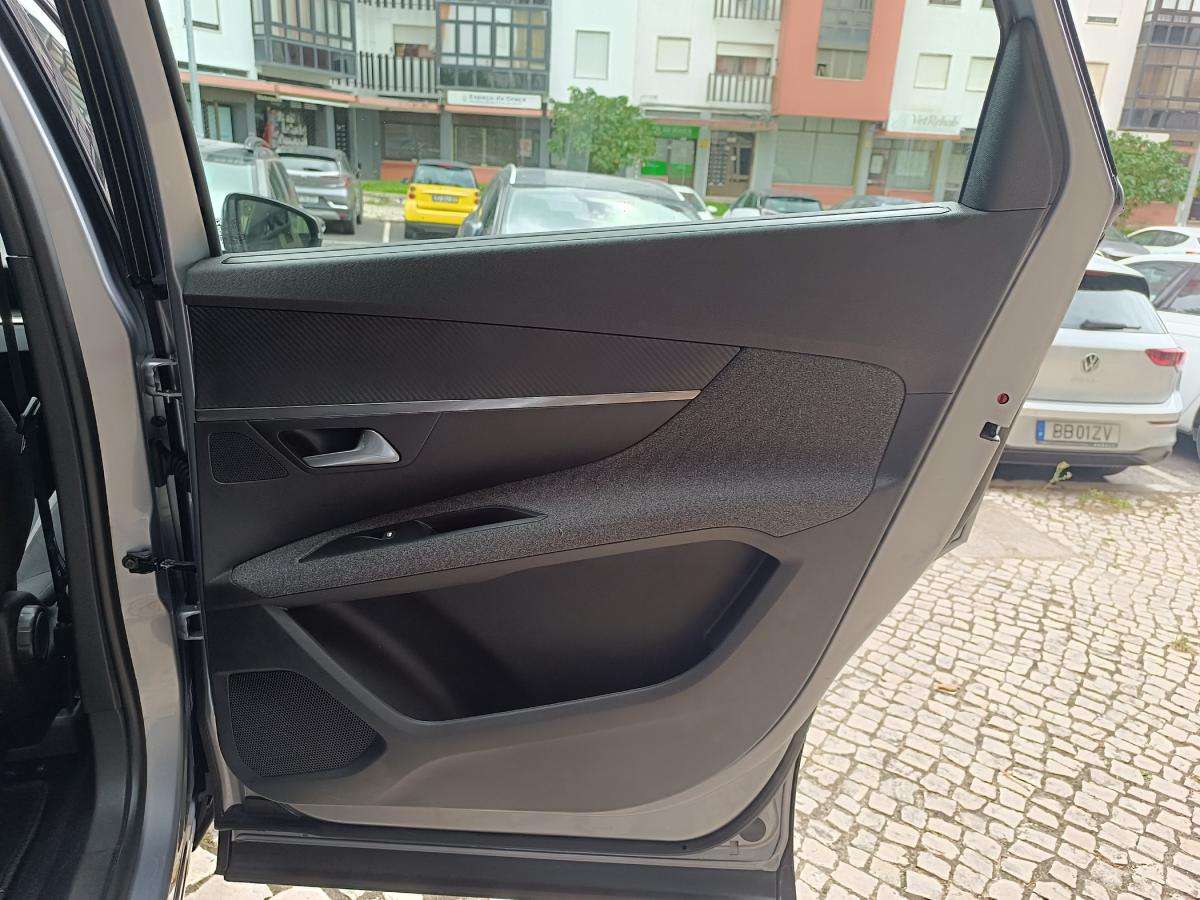 peugeot-5008-2022-gasolina-1199cc