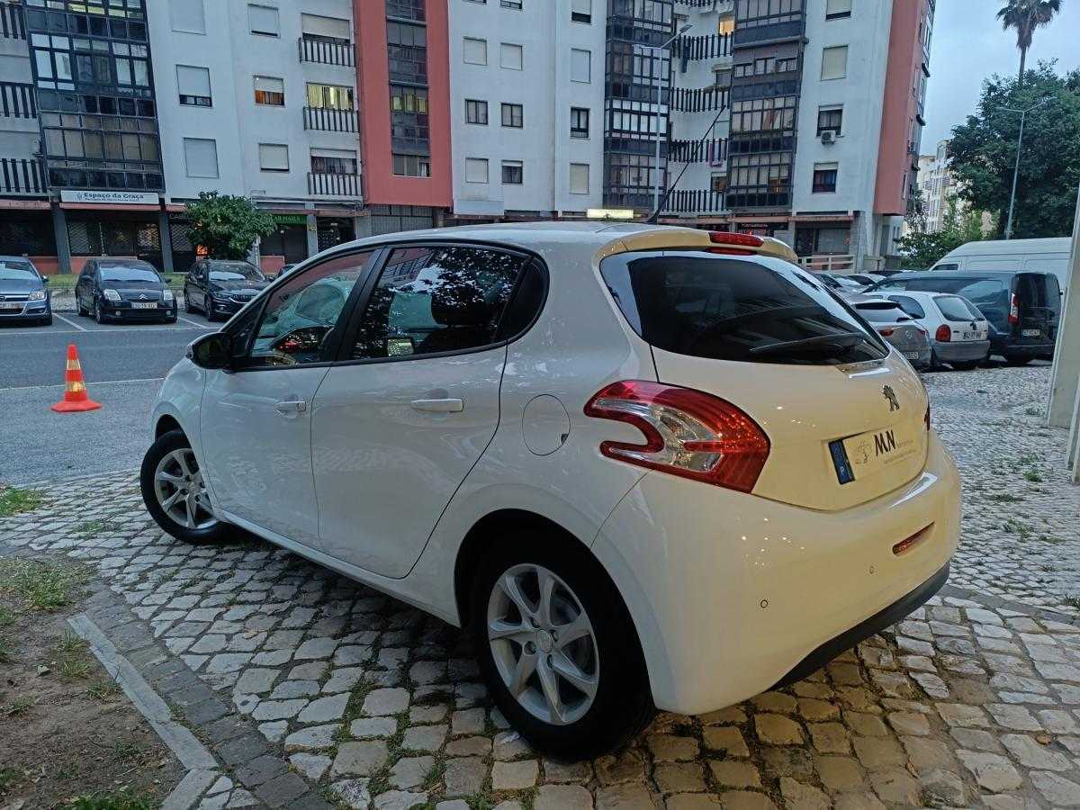 peugeot-208-2015-gasolina-1199cc