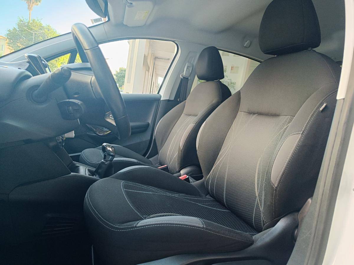 peugeot-208-2015-gasolina-1199cc