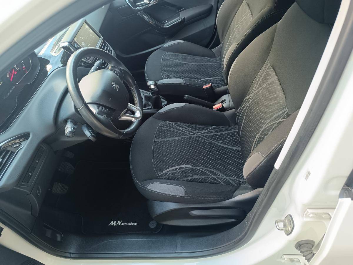 peugeot-208-2015-gasolina-1199cc
