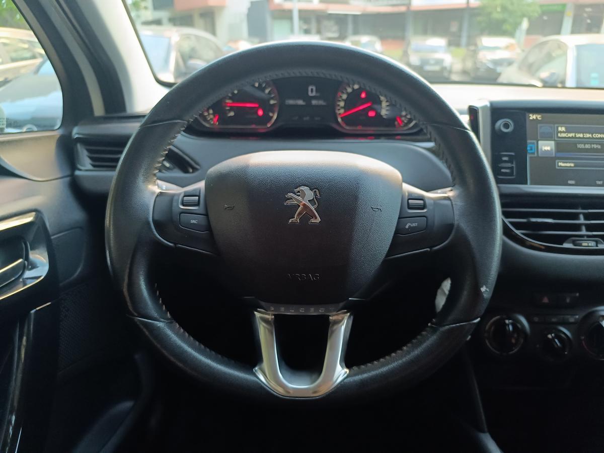 peugeot-208-2015-gasolina-1199cc