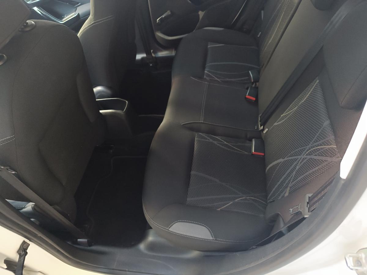peugeot-208-2015-gasolina-1199cc