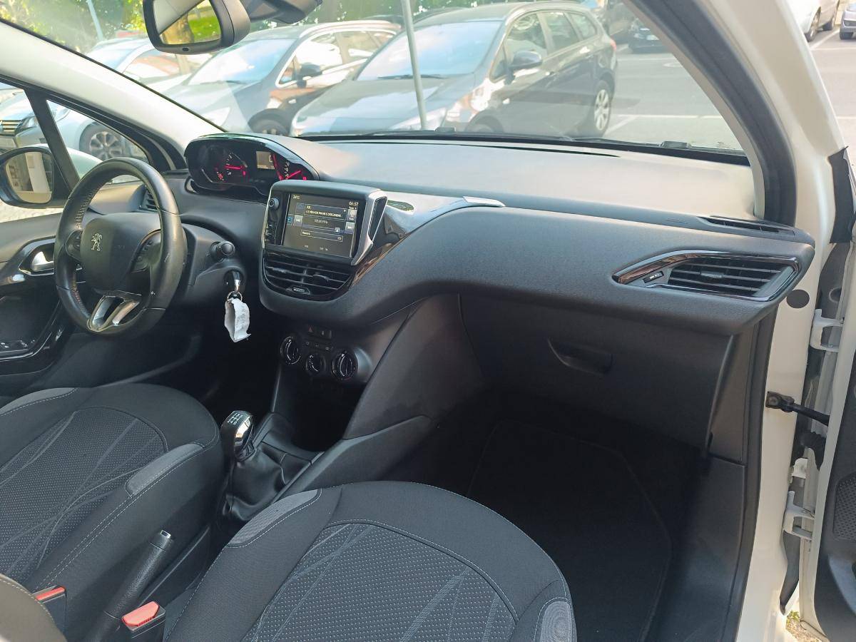 peugeot-208-2015-gasolina-1199cc
