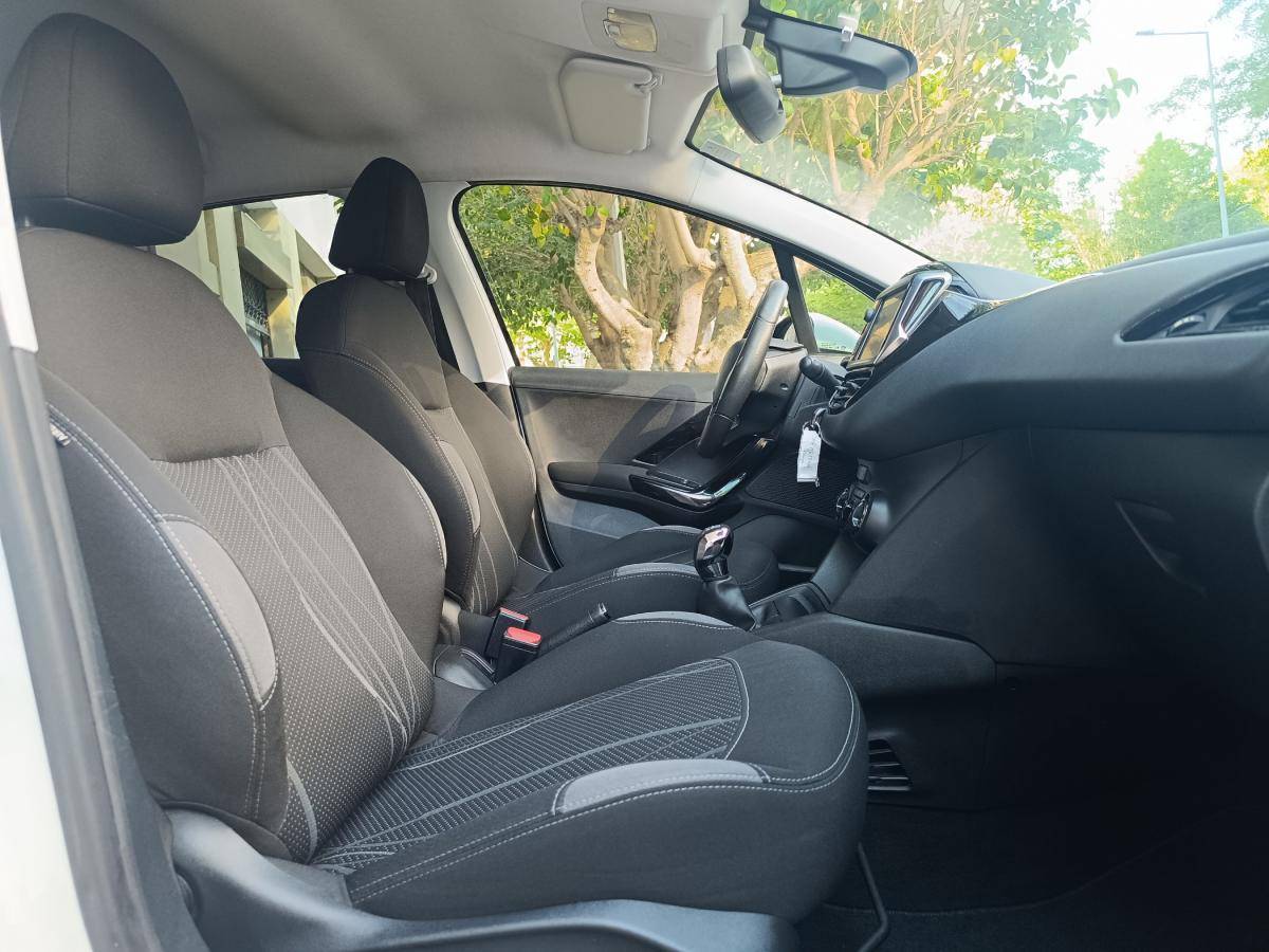 peugeot-208-2015-gasolina-1199cc