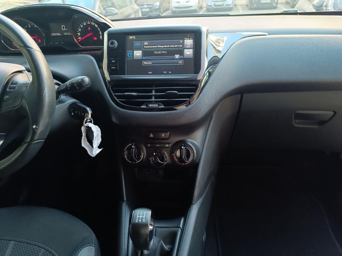 peugeot-208-2015-gasolina-1199cc