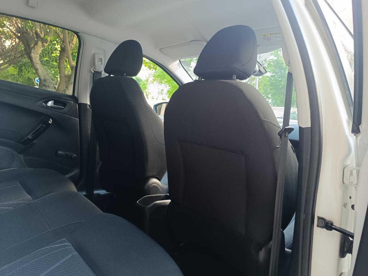 peugeot-208-2015-gasolina-1199cc