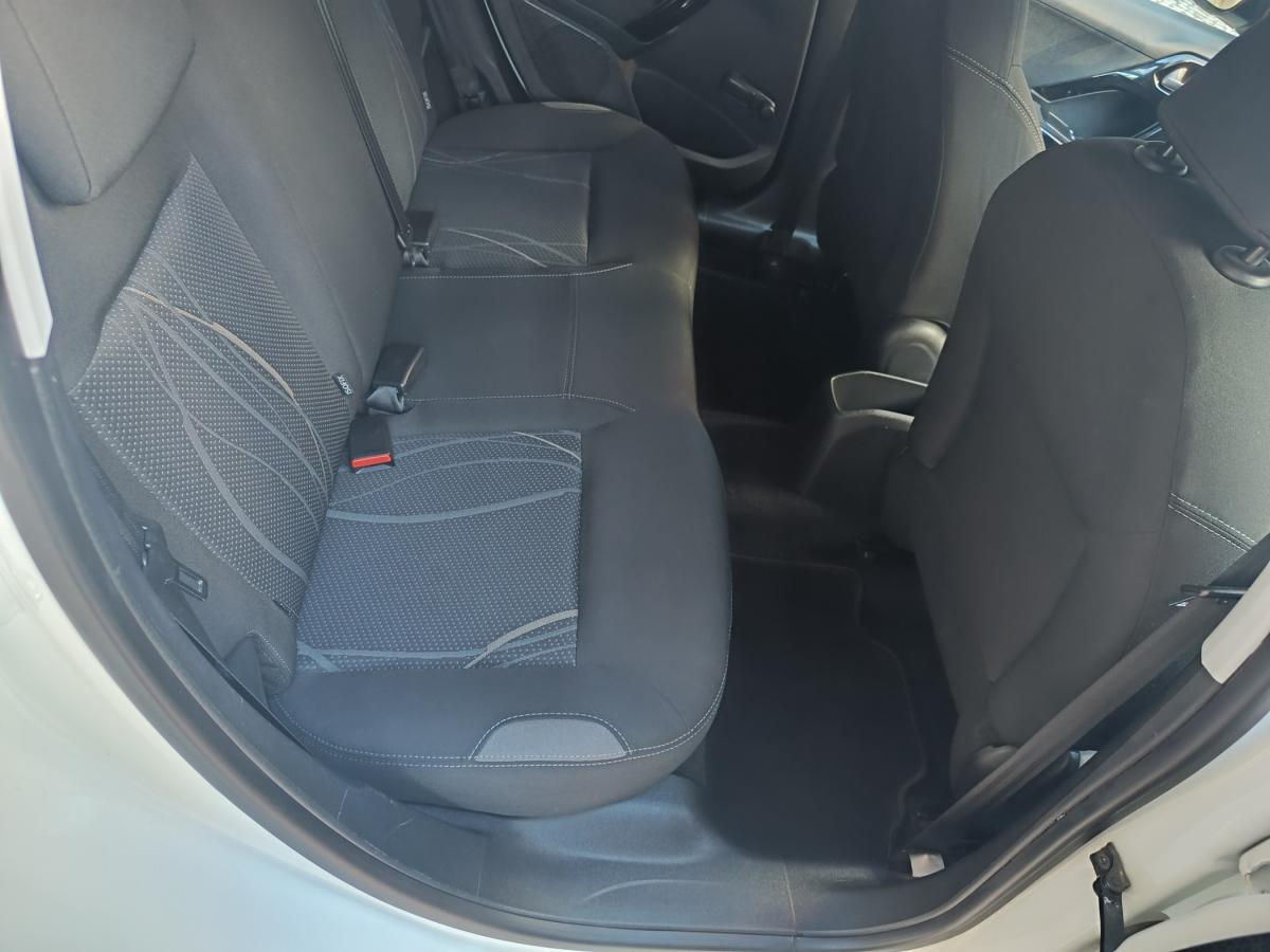 peugeot-208-2015-gasolina-1199cc