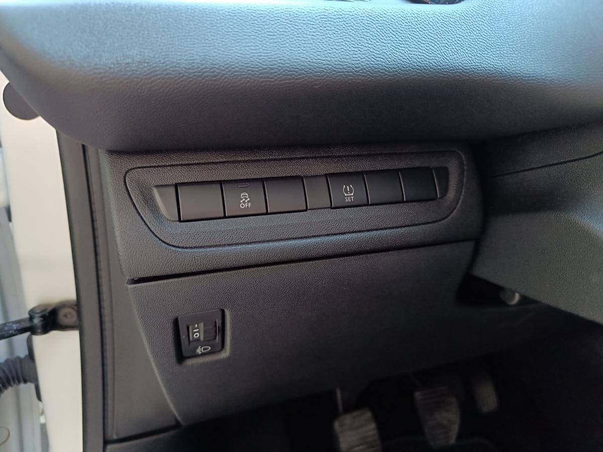 peugeot-208-2015-gasolina-1199cc