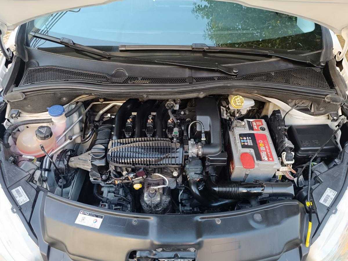 peugeot-208-2015-gasolina-1199cc