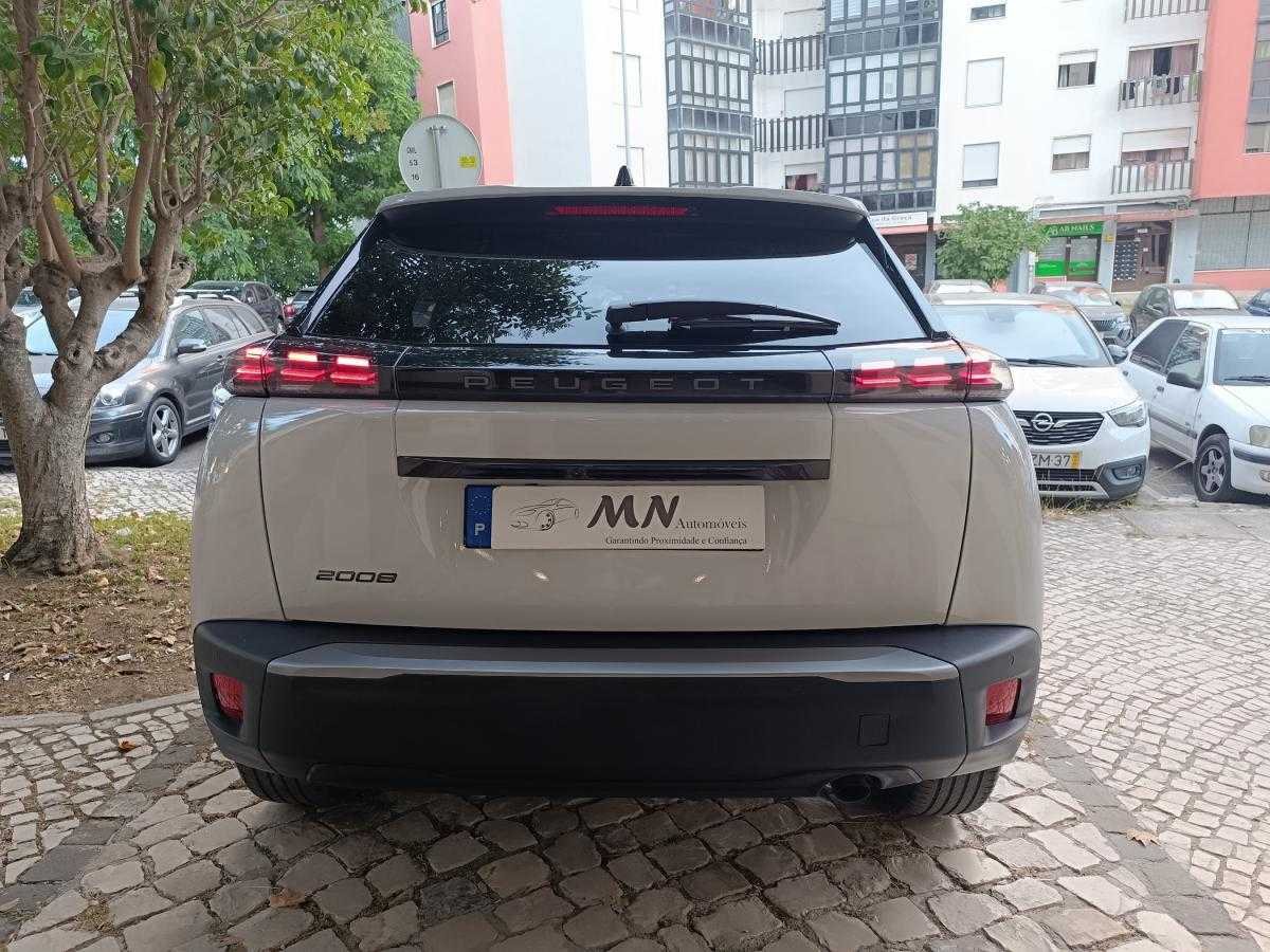 peugeot-2008-2023-gasolina-1199cc