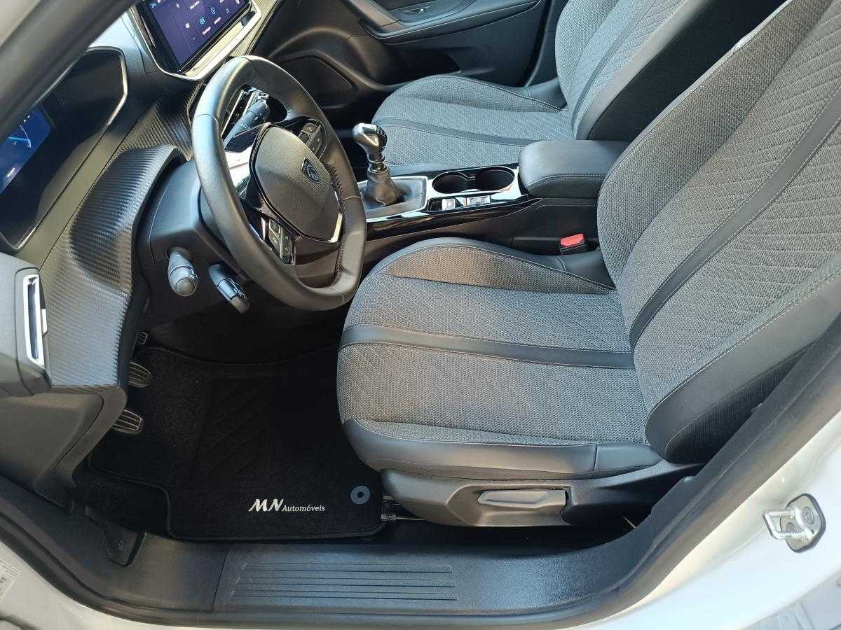 peugeot-2008-2023-gasolina-1199cc