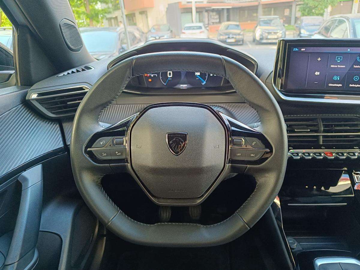 peugeot-2008-2023-gasolina-1199cc