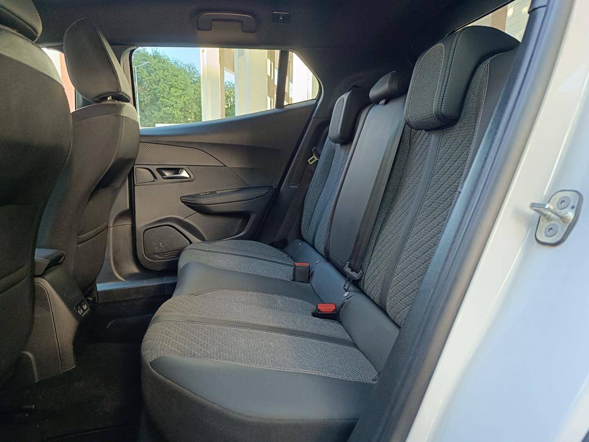 peugeot-2008-2023-gasolina-1199cc