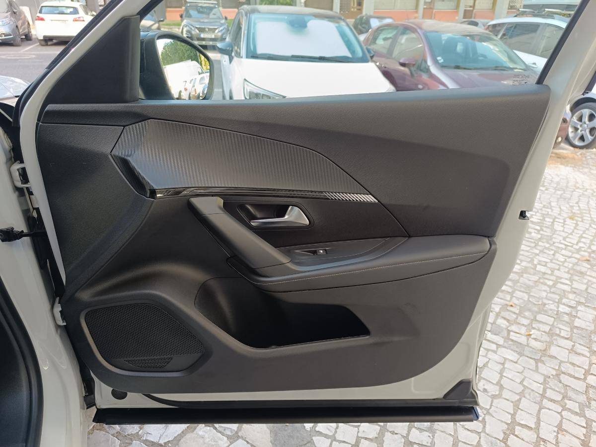 peugeot-2008-2023-gasolina-1199cc