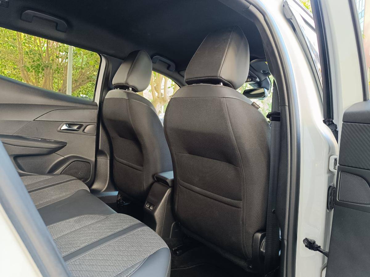 peugeot-2008-2023-gasolina-1199cc