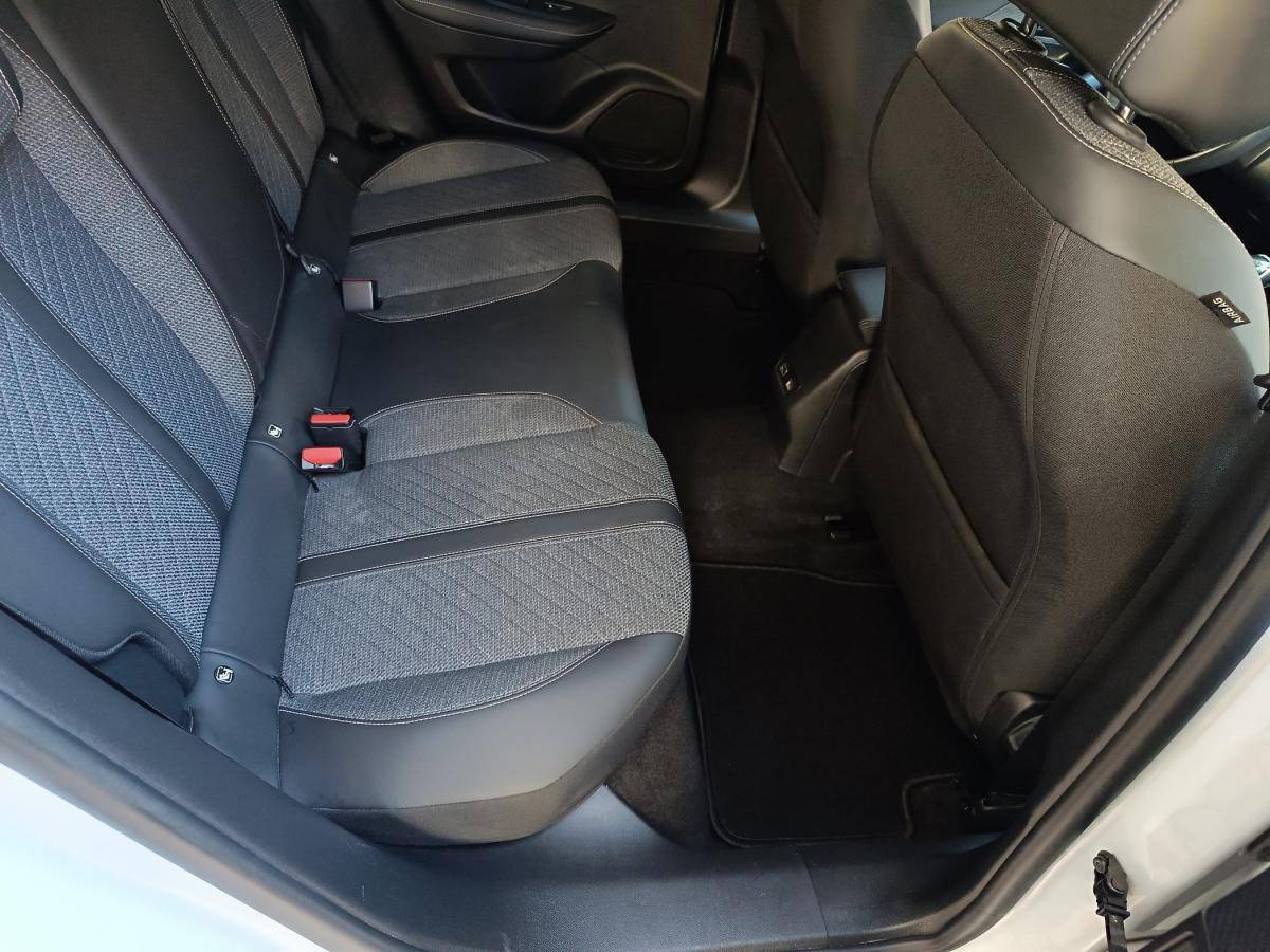 peugeot-2008-2023-gasolina-1199cc