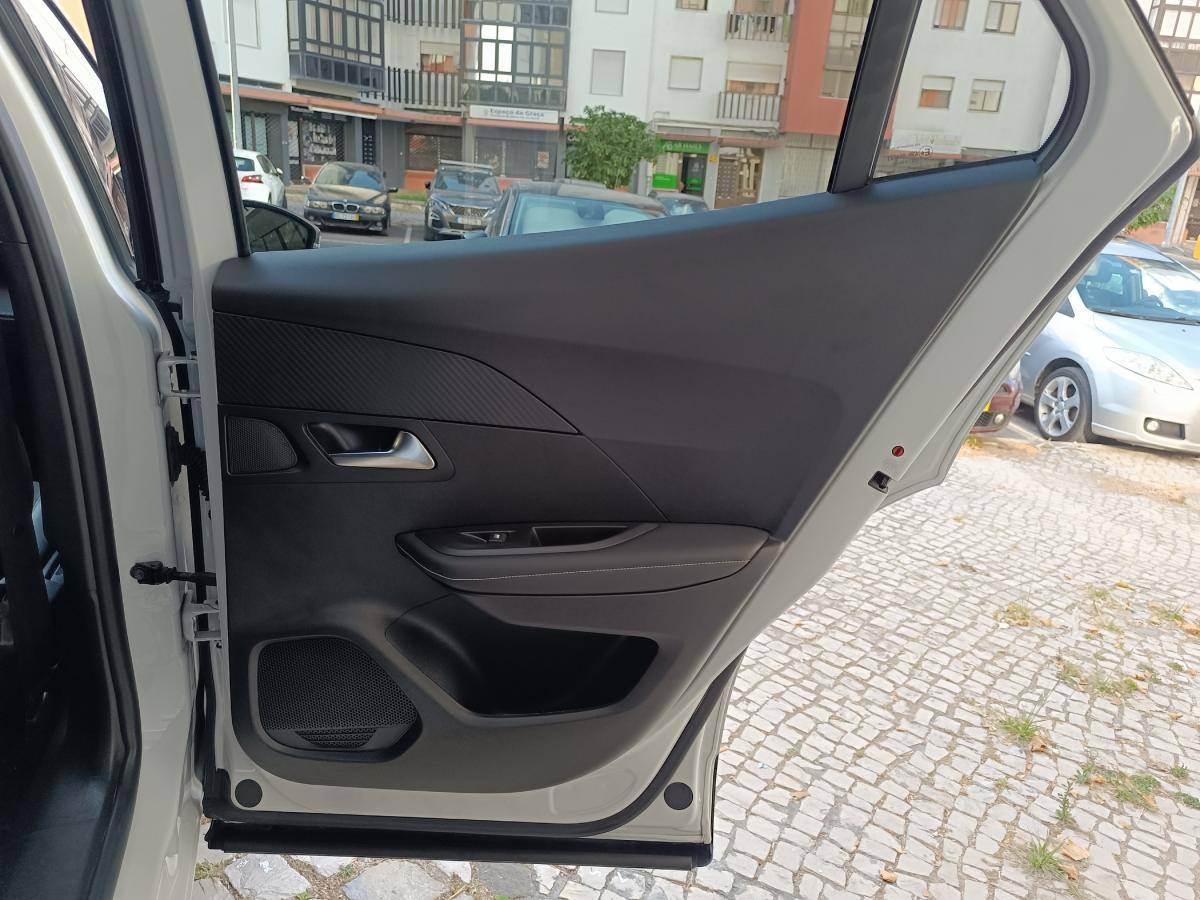 peugeot-2008-2023-gasolina-1199cc