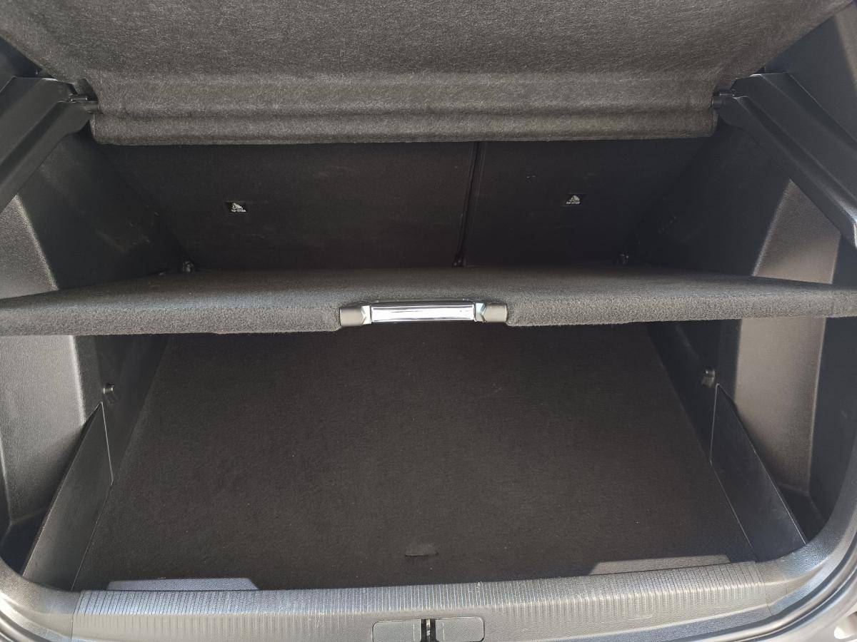 peugeot-2008-2023-gasolina-1199cc