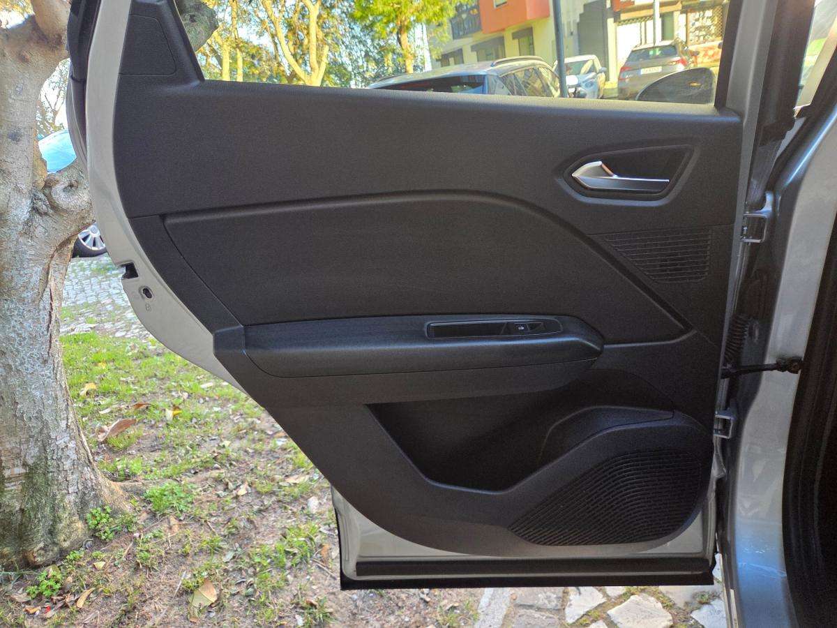 renault-captur-2023-hibrido-a-gasolina-1598cc