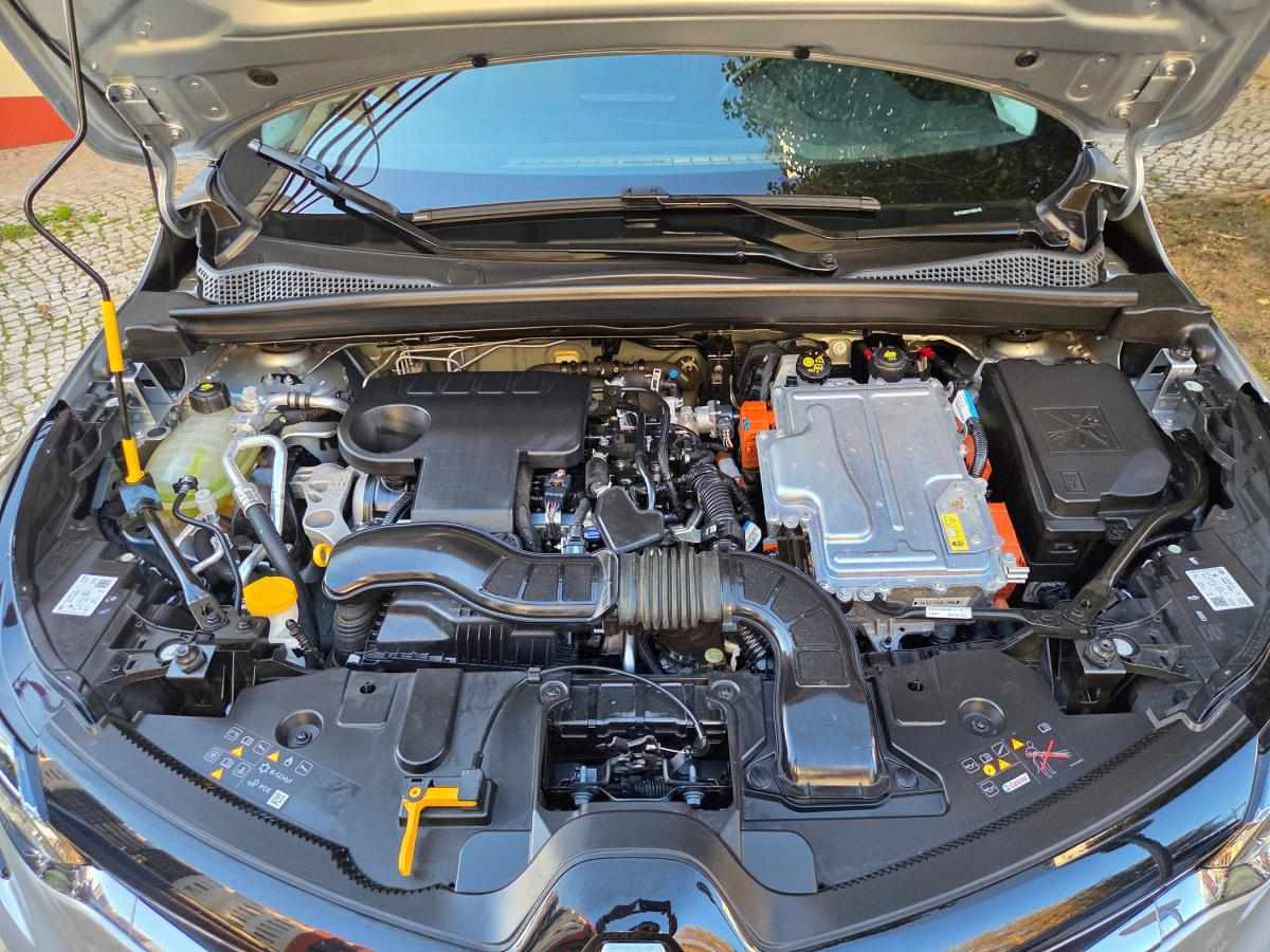 renault-captur-2023-hibrido-a-gasolina-1598cc