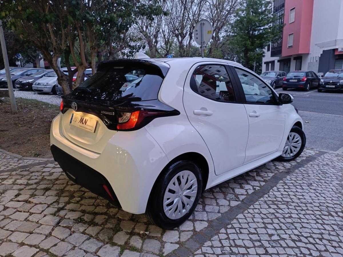 toyota-yaris-2022-hibrido-a-gasolina-1490cc