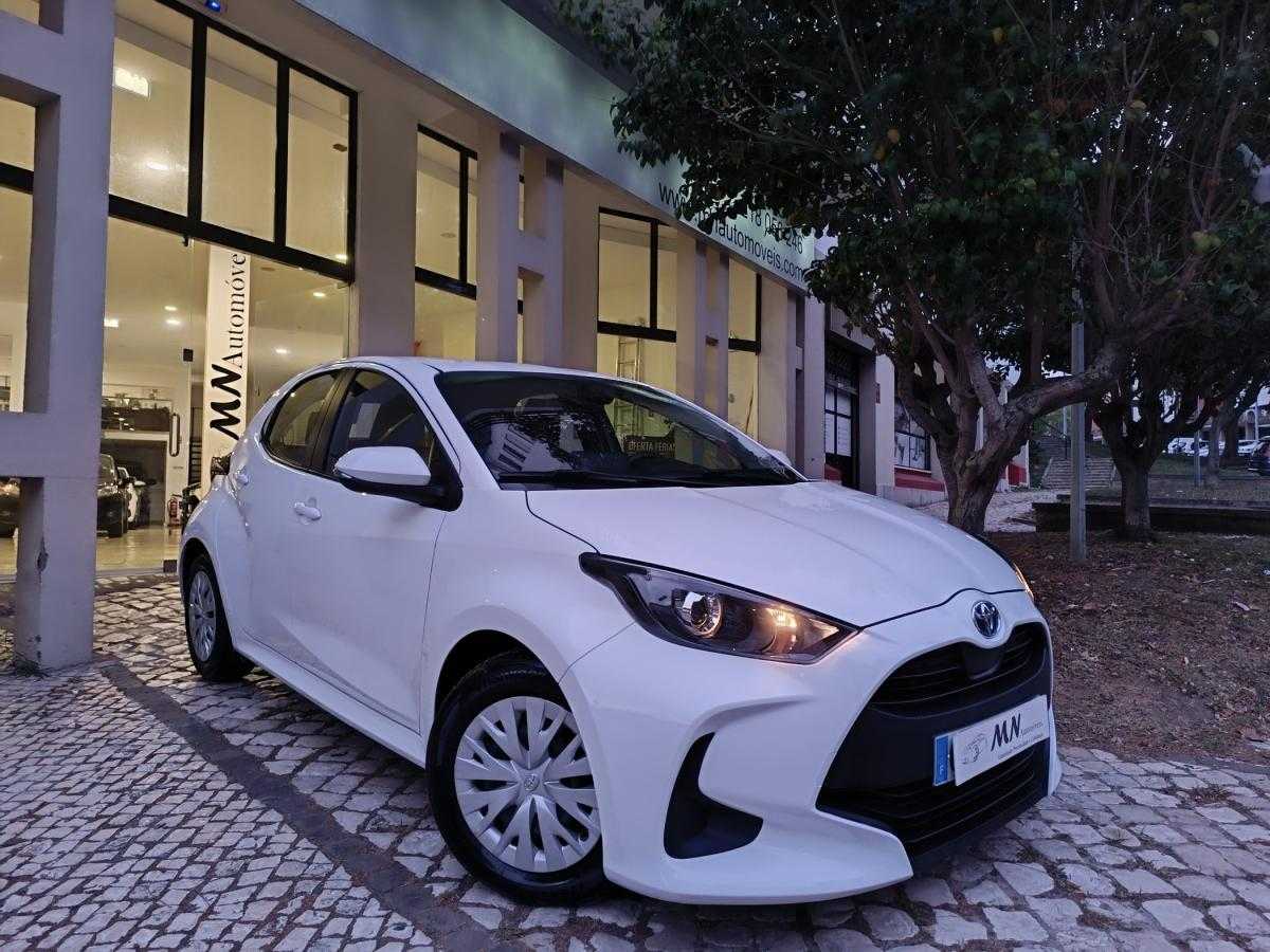 toyota-yaris-2022-hibrido-a-gasolina-1490cc