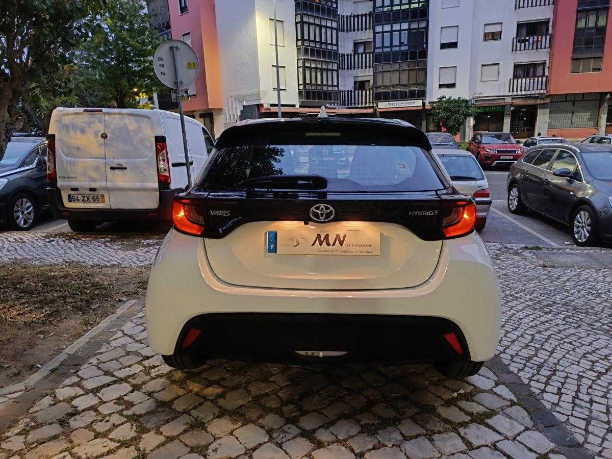toyota-yaris-2022-hibrido-a-gasolina-1490cc