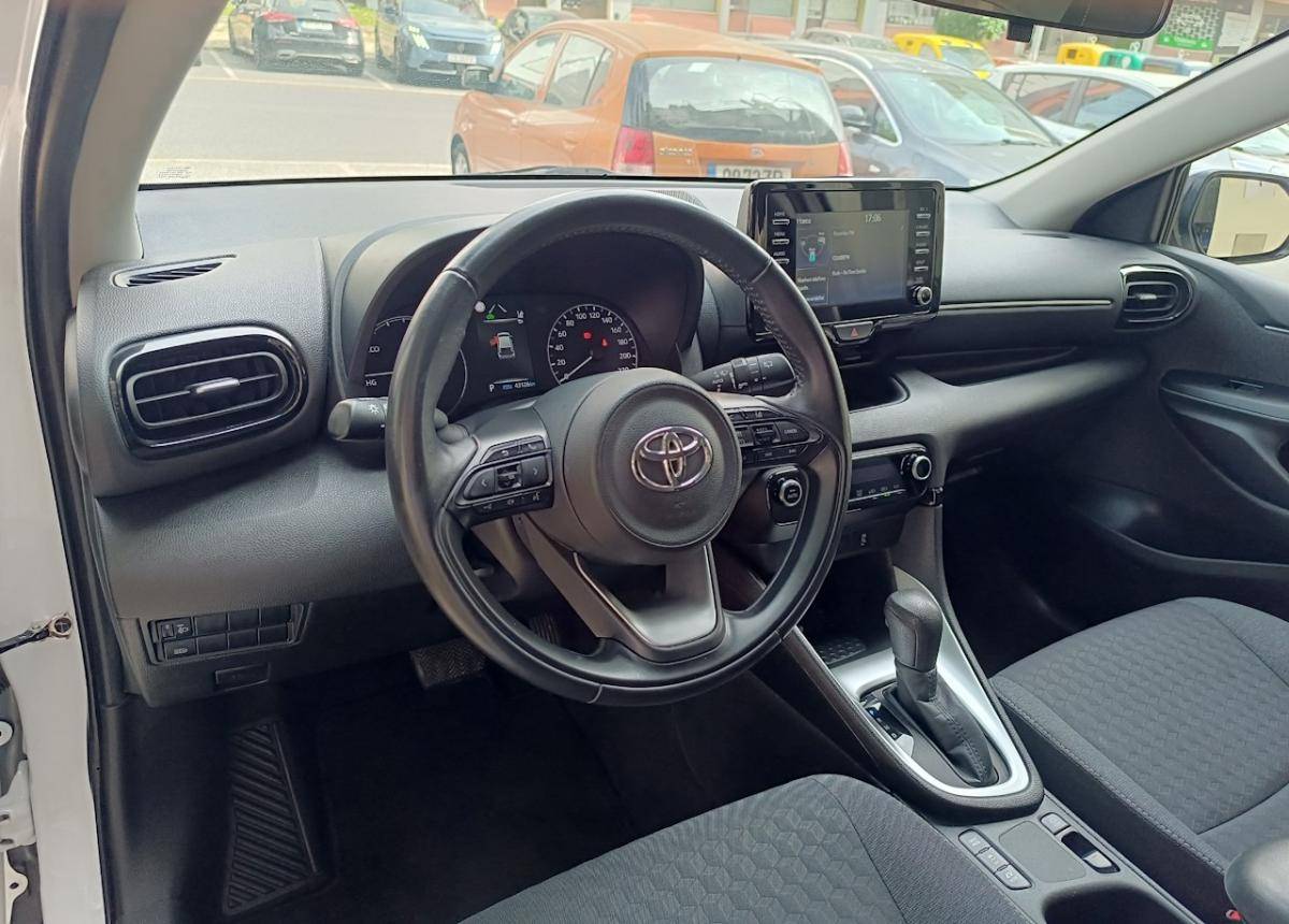 toyota-yaris-2022-hibrido-a-gasolina-1490cc