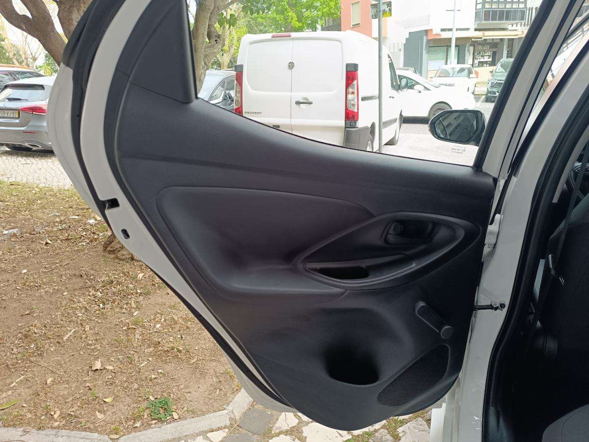 toyota-yaris-2022-hibrido-a-gasolina-1490cc