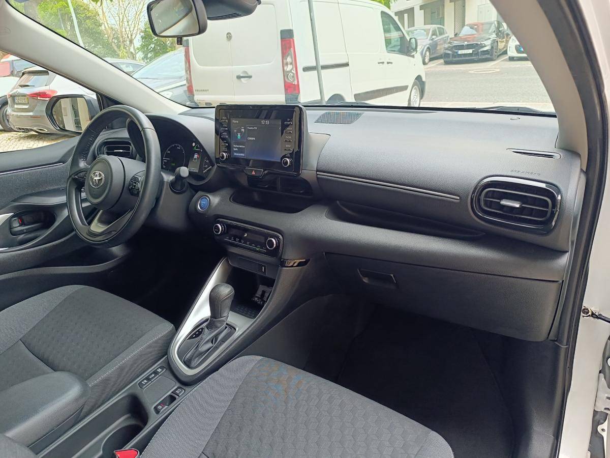 toyota-yaris-2022-hibrido-a-gasolina-1490cc