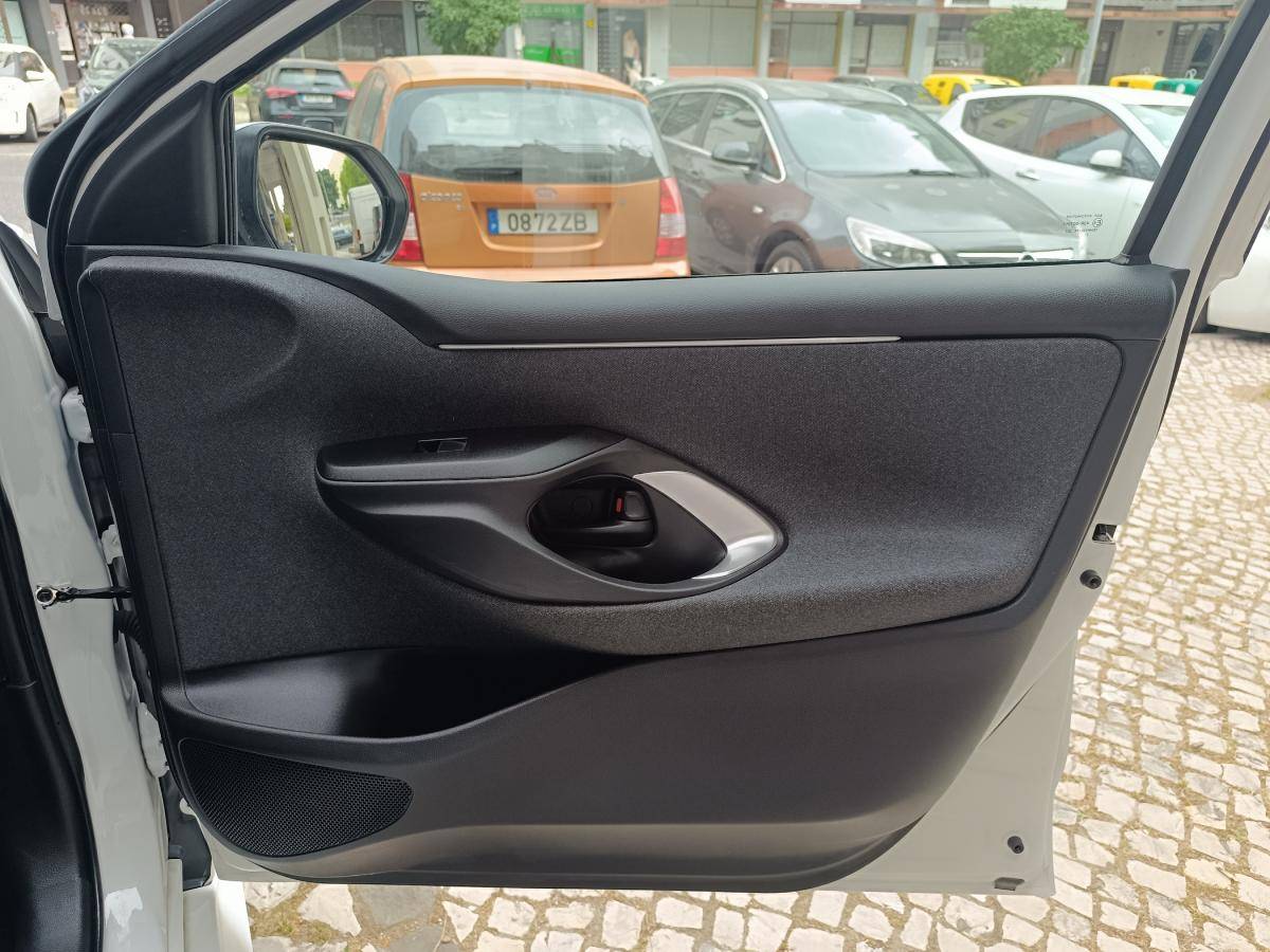 toyota-yaris-2022-hibrido-a-gasolina-1490cc