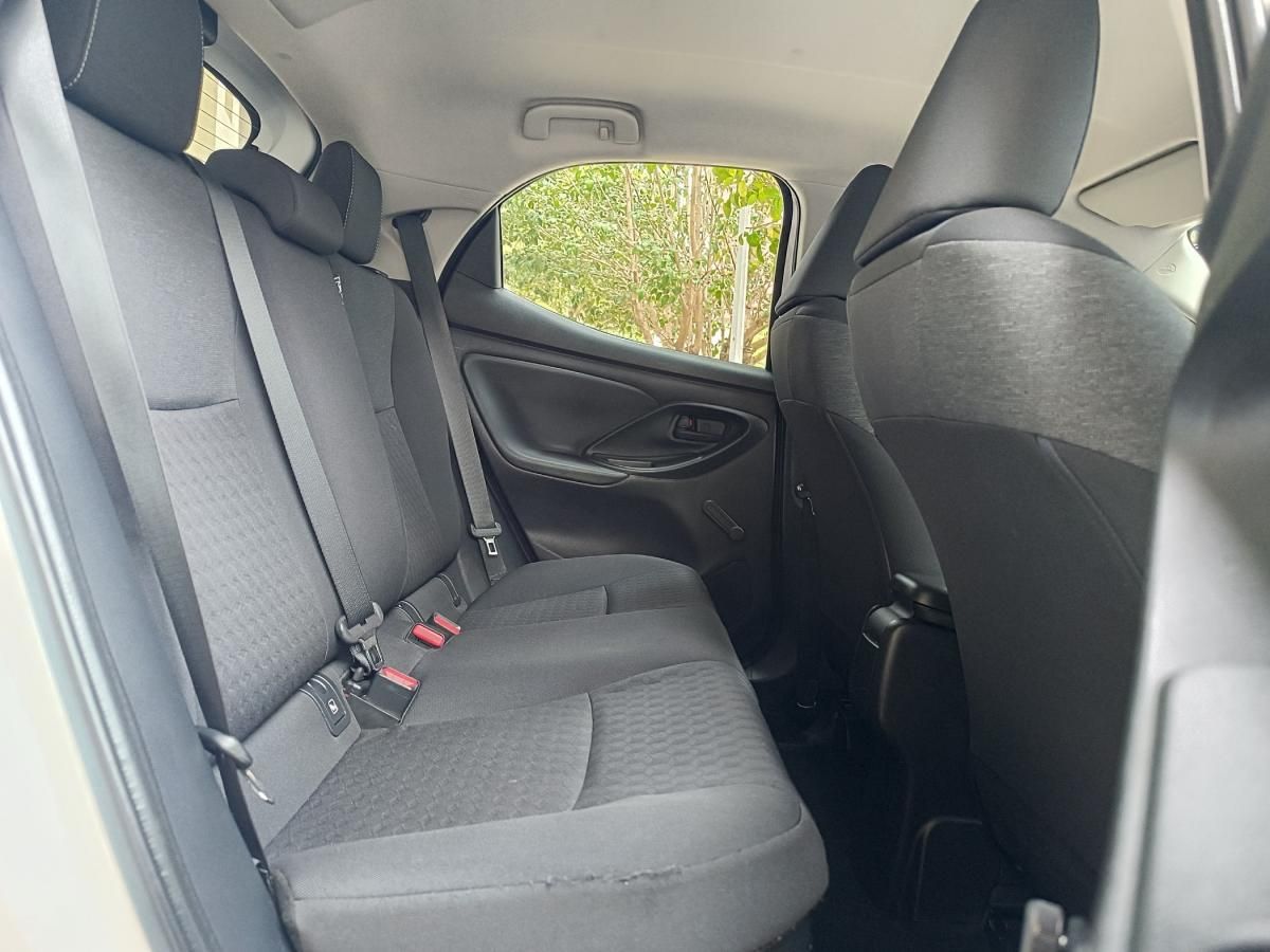 toyota-yaris-2022-hibrido-a-gasolina-1490cc