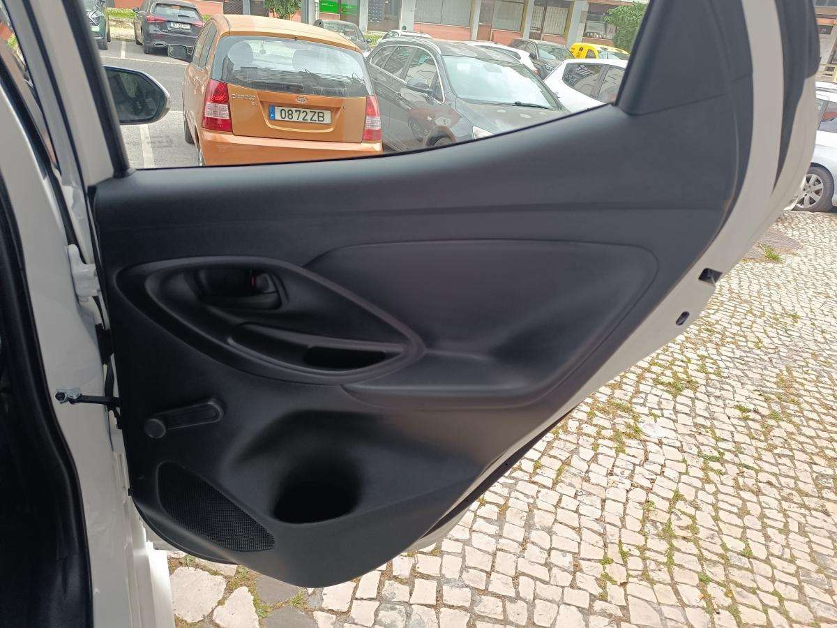 toyota-yaris-2022-hibrido-a-gasolina-1490cc