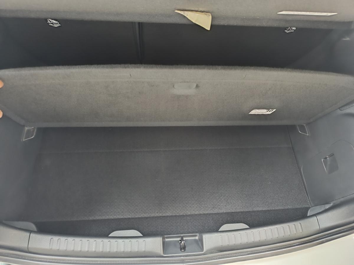 toyota-yaris-2022-hibrido-a-gasolina-1490cc