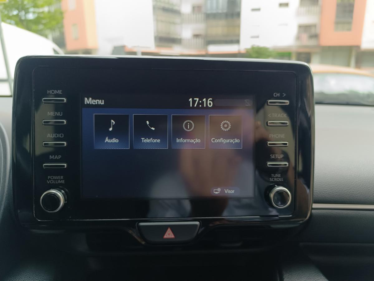 toyota-yaris-2022-hibrido-a-gasolina-1490cc
