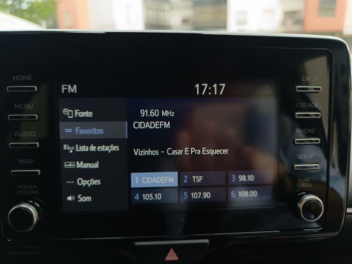 toyota-yaris-2022-hibrido-a-gasolina-1490cc