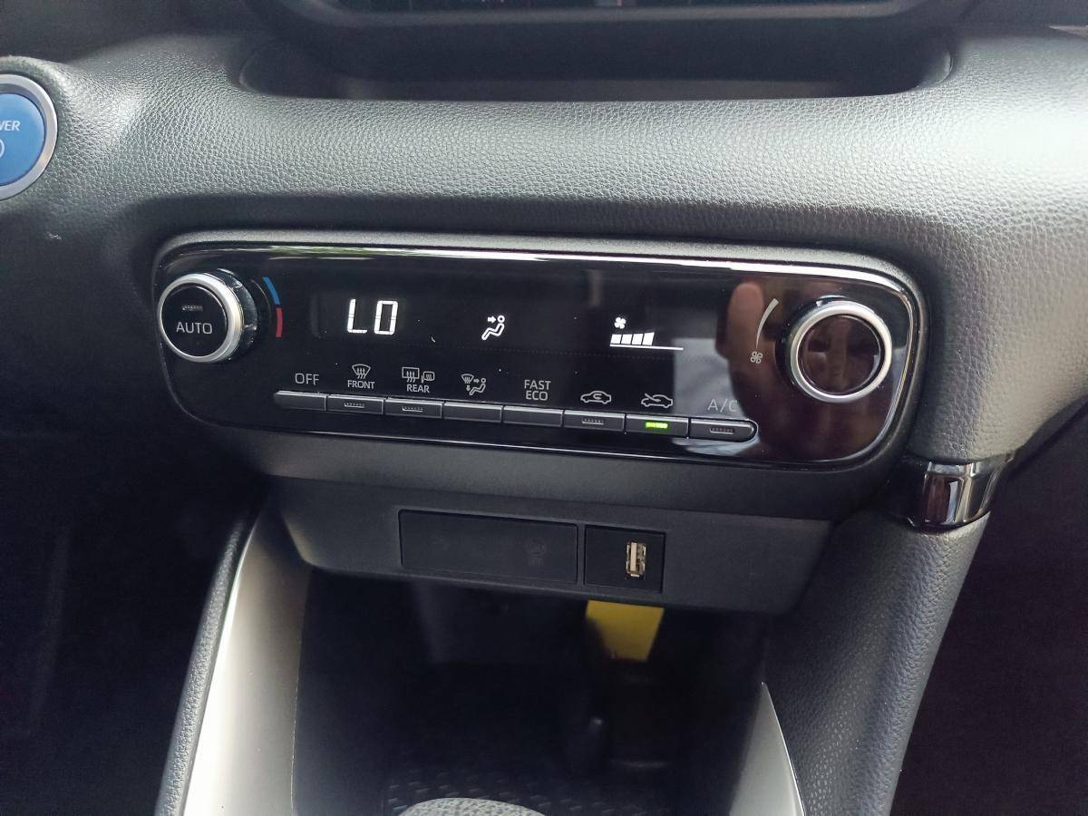 toyota-yaris-2022-hibrido-a-gasolina-1490cc
