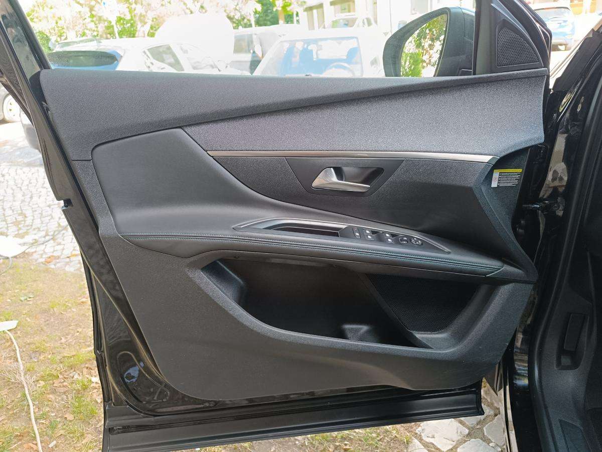 peugeot-5008-2023-gasolina-1199cc