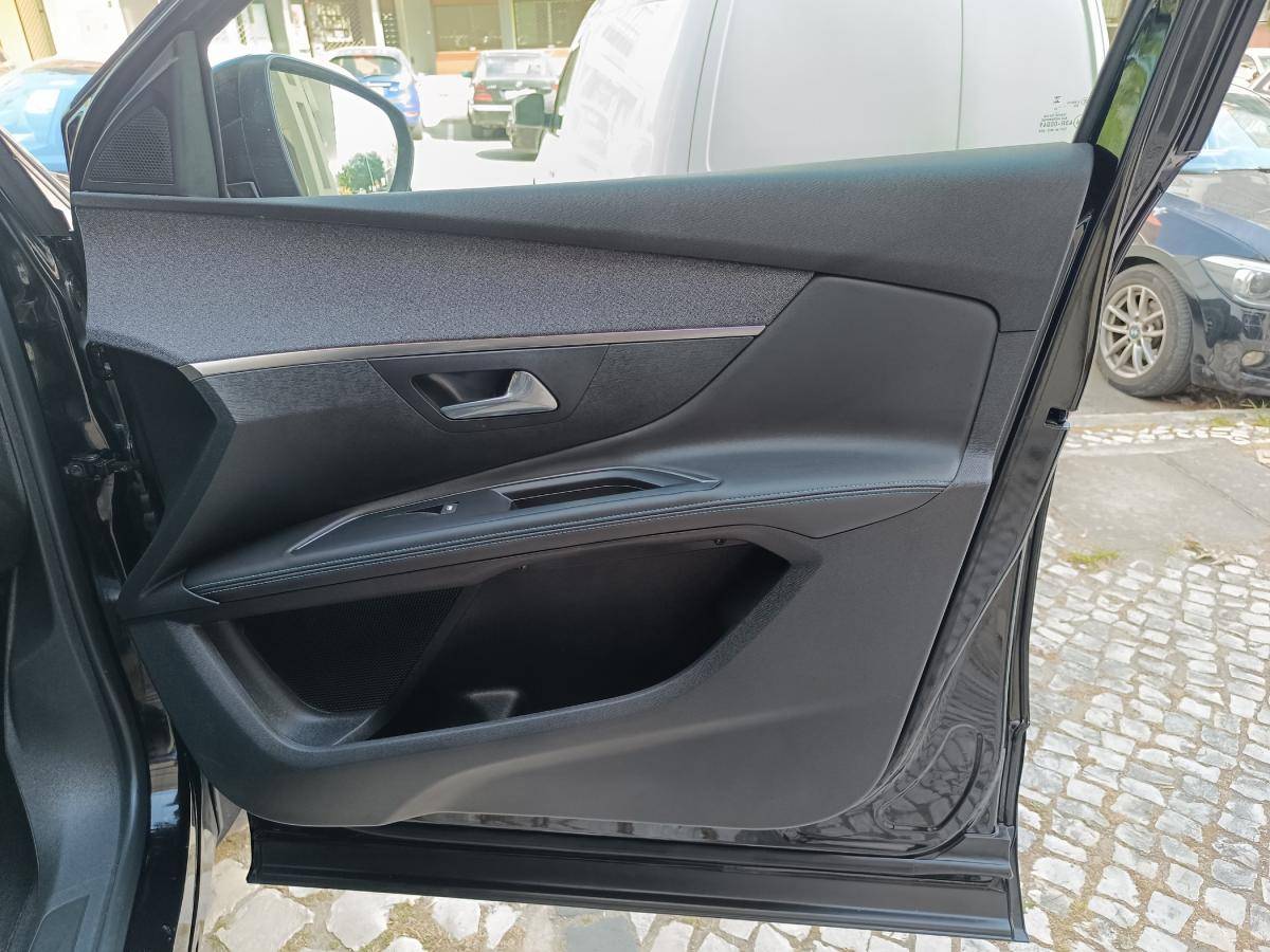 peugeot-5008-2023-gasolina-1199cc