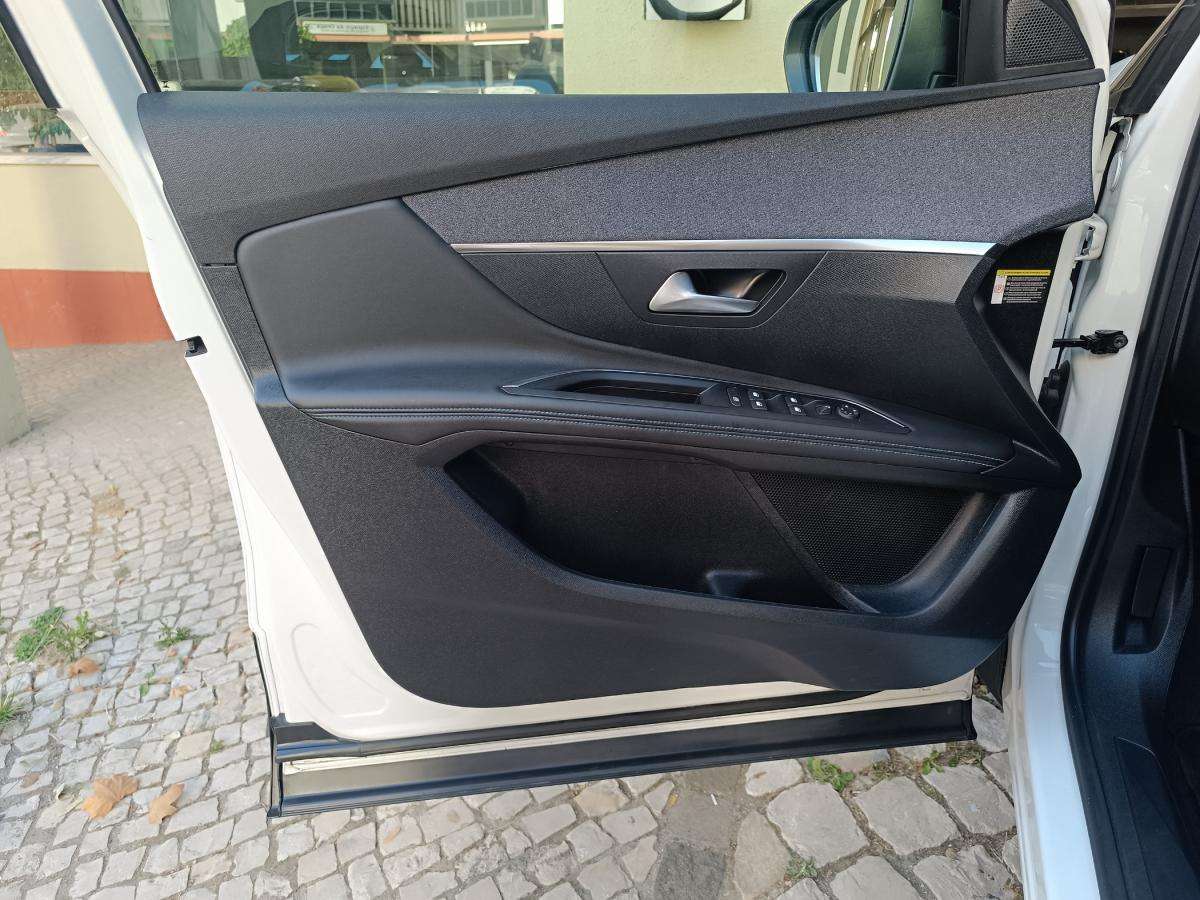 peugeot-3008-2023-hibrido-a-gasolina-1598cc
