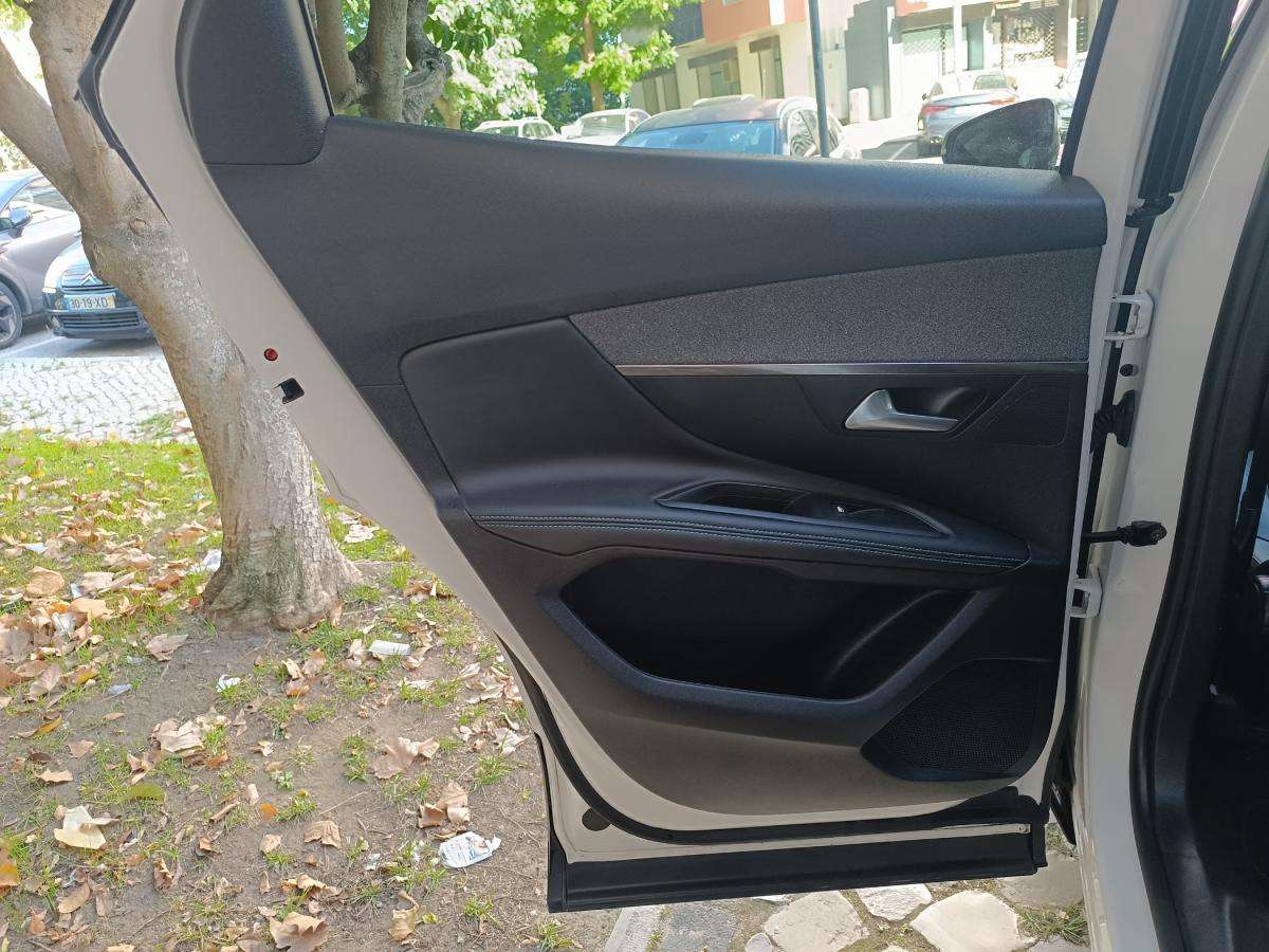 peugeot-3008-2023-hibrido-a-gasolina-1598cc