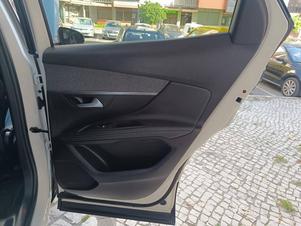 peugeot-3008-2023-hibrido-a-gasolina-1598cc