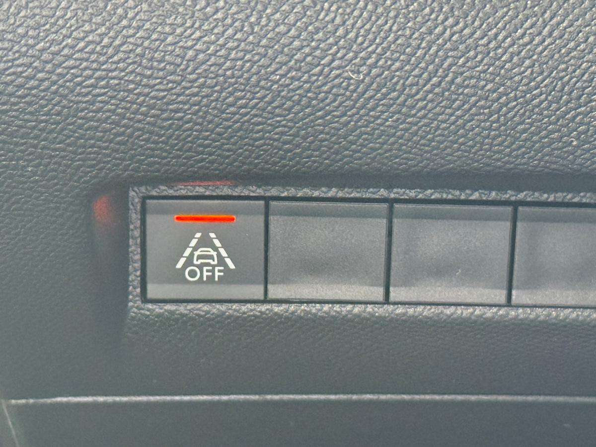 peugeot-208-2023-diesel-1499cc
