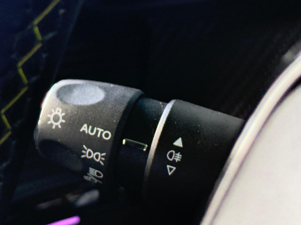 peugeot-208-2023-diesel-1499cc
