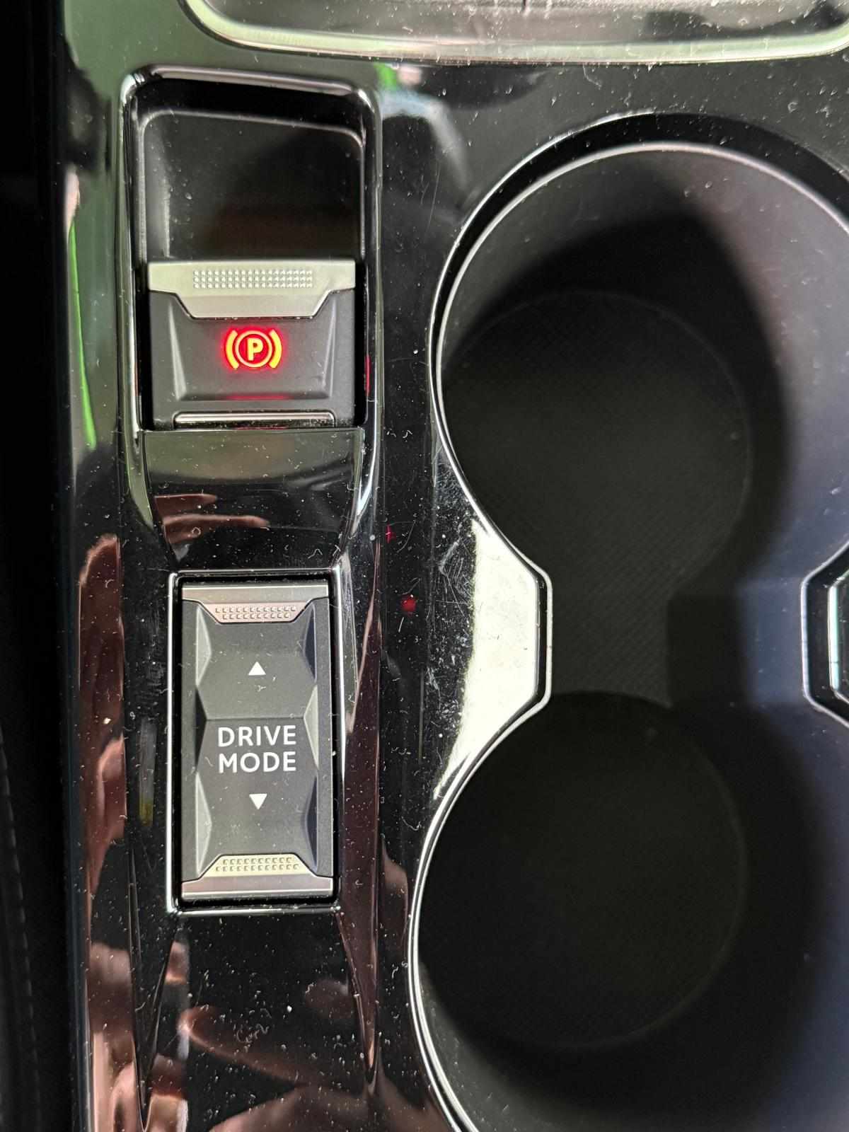 peugeot-208-2023-diesel-1499cc