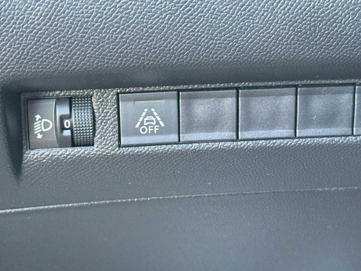 peugeot-208-2023-diesel-1499cc