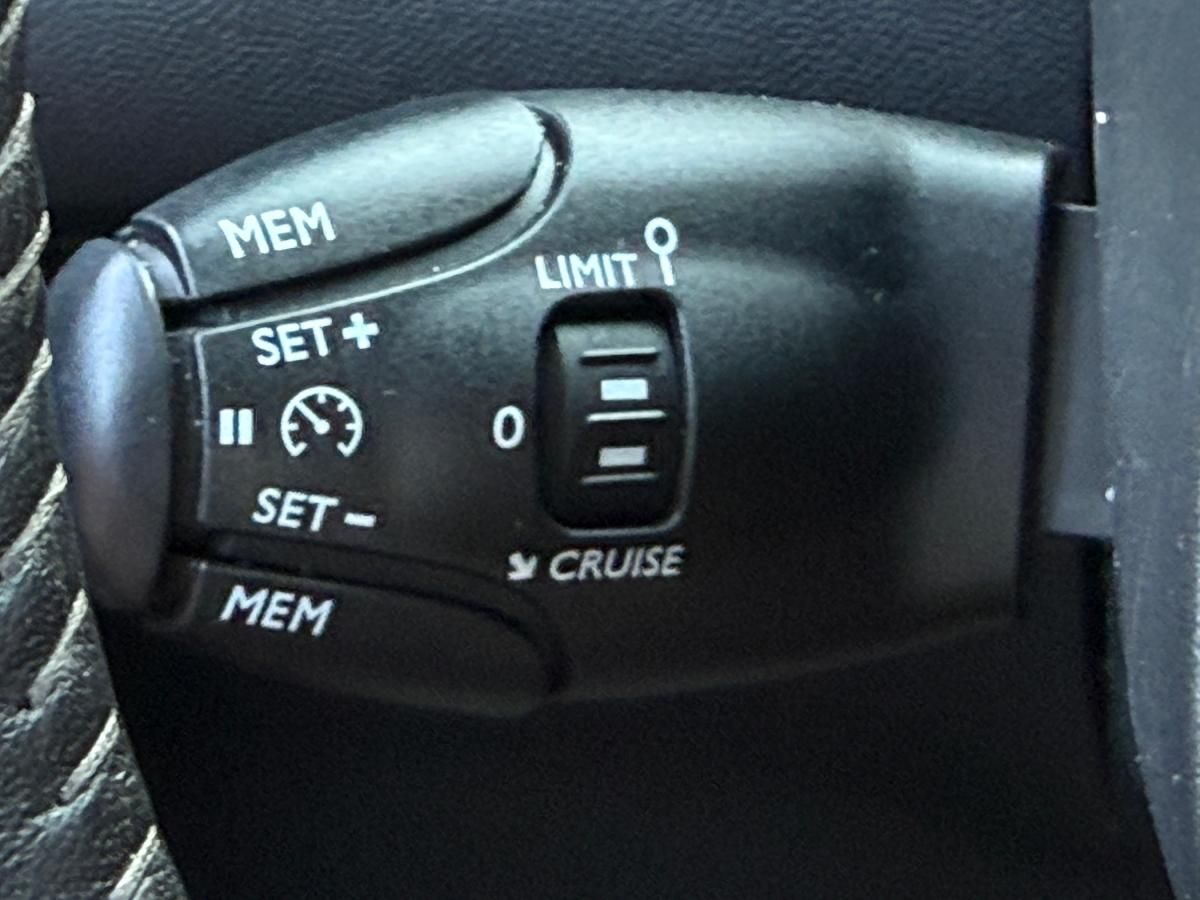peugeot-208-2023-diesel-1499cc
