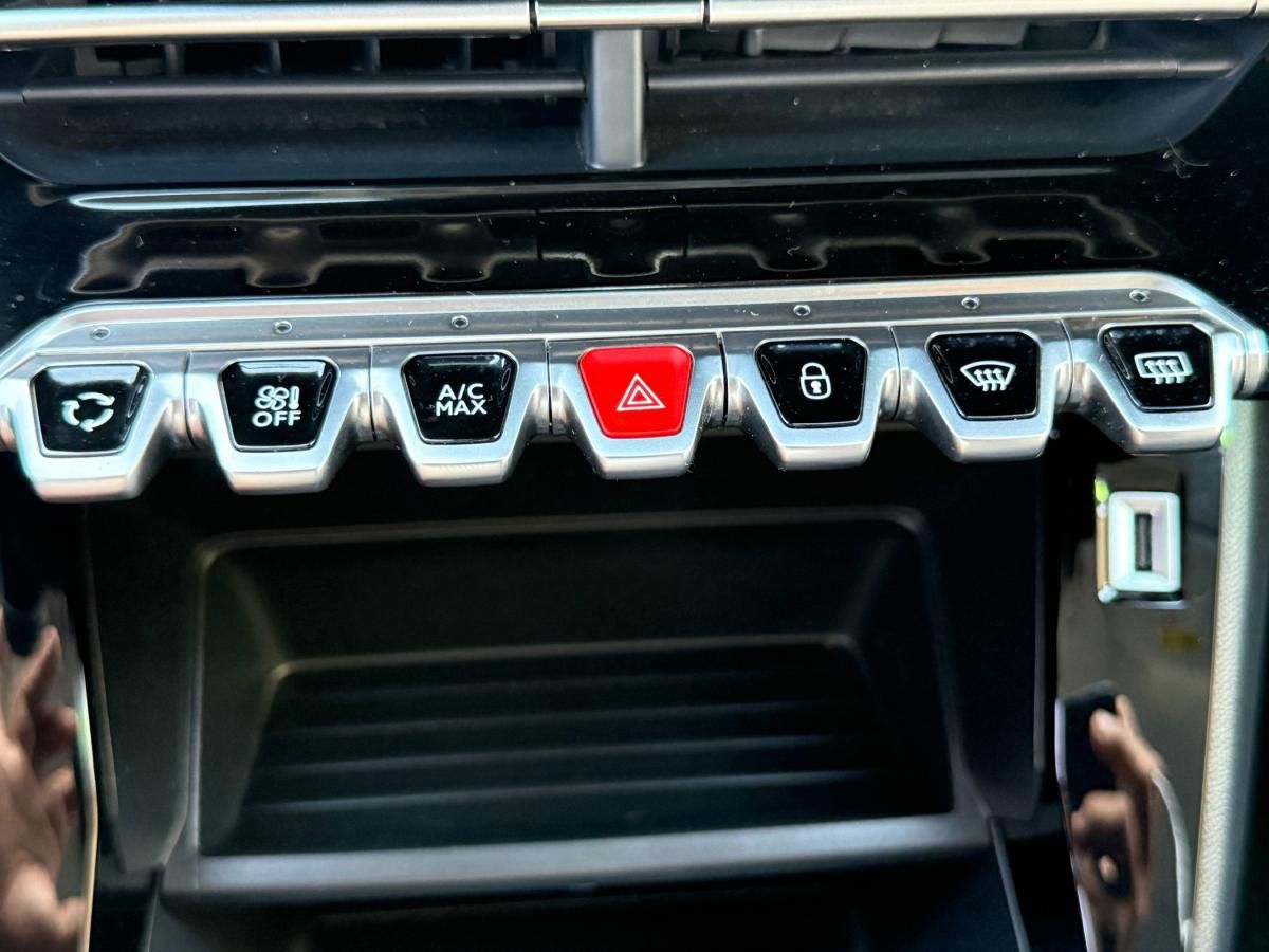 peugeot-208-2023-diesel-1499cc